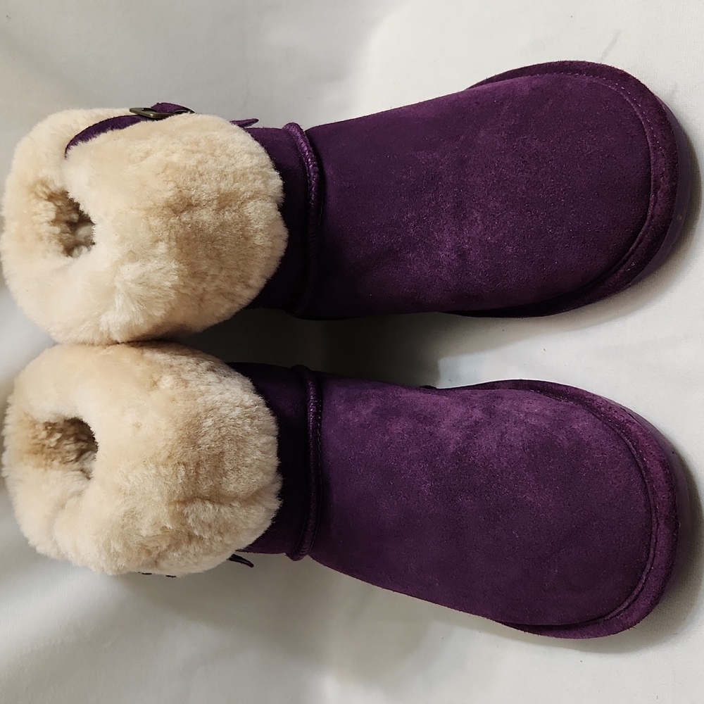 BearPaw Abby 6 Buckle Winterberry Suede Sheepskin Winter Short Boots (W size 8)